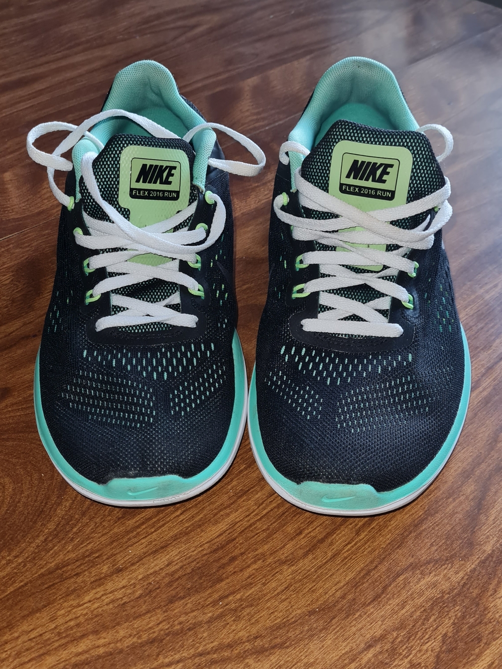 Nike Women’s Black & Mint Green Running Sneakers